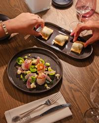 Table 22 par Noël Mantel - Restaurant Cannes, - Horaires d'ouverture