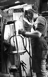 Vignand Josselin, tabouret industriel, mobilier de design industriel, Lyon - Horaires d'ouverture