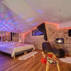 La Parenthèse Romantique - chambre d'hôtes jacuzzi privatif, Triors - Horaires d'ouverture